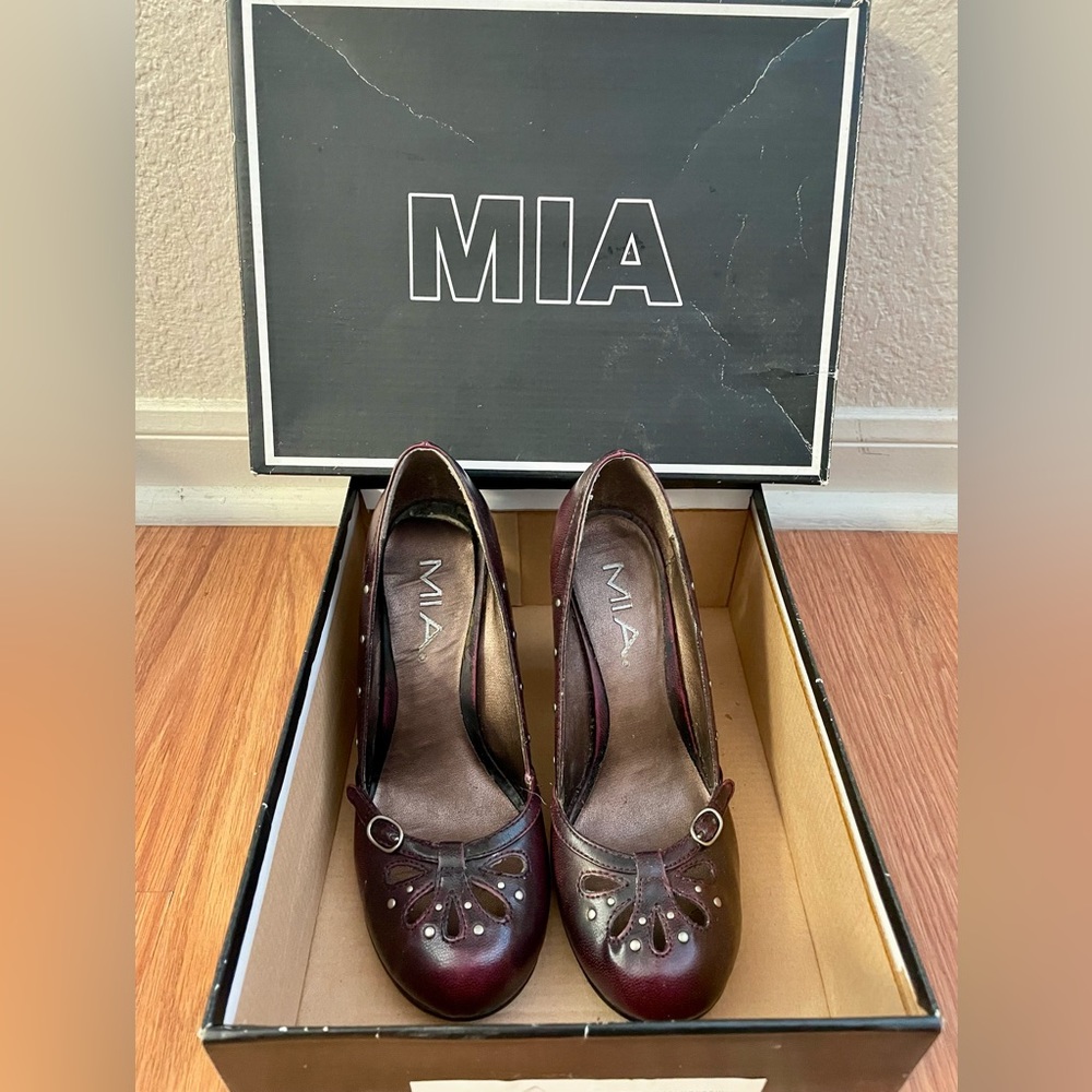 Mia Dolli Bordeaux thick heel